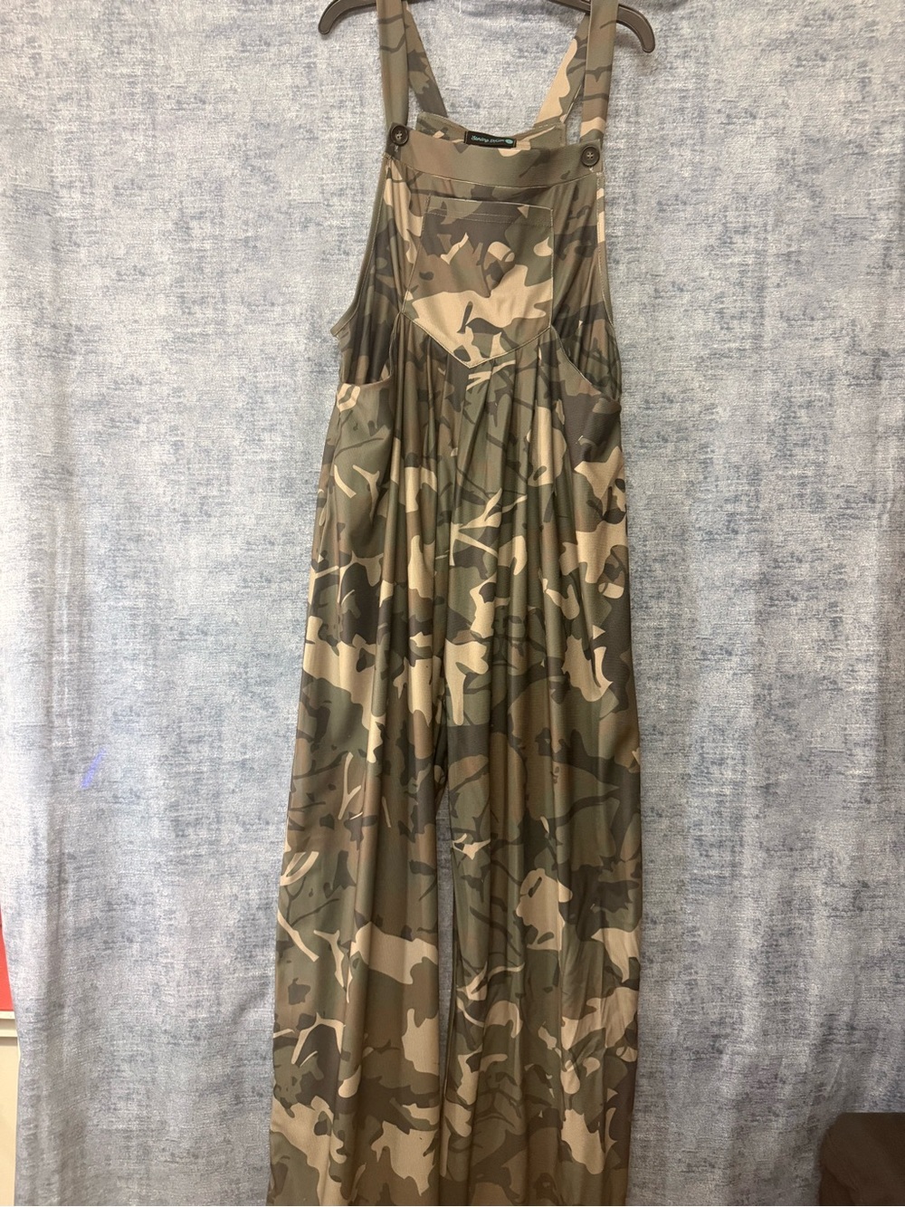Women’s Camo Jumpsuit. Size L